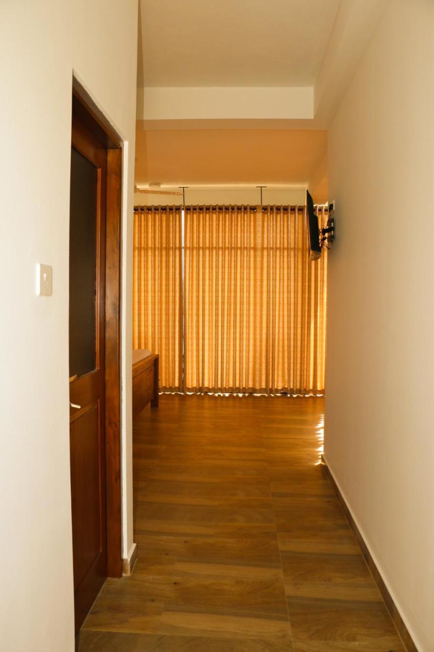 Chaaya Inn Hotel Хикадува Екстериор снимка