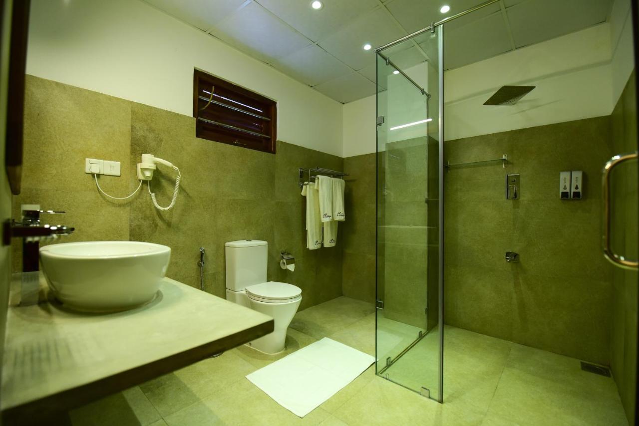 Chaaya Inn Hotel Хикадува Екстериор снимка
