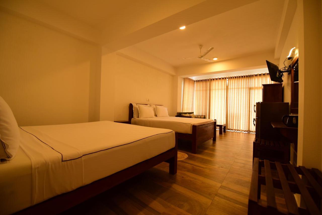 Chaaya Inn Hotel Хикадува Екстериор снимка