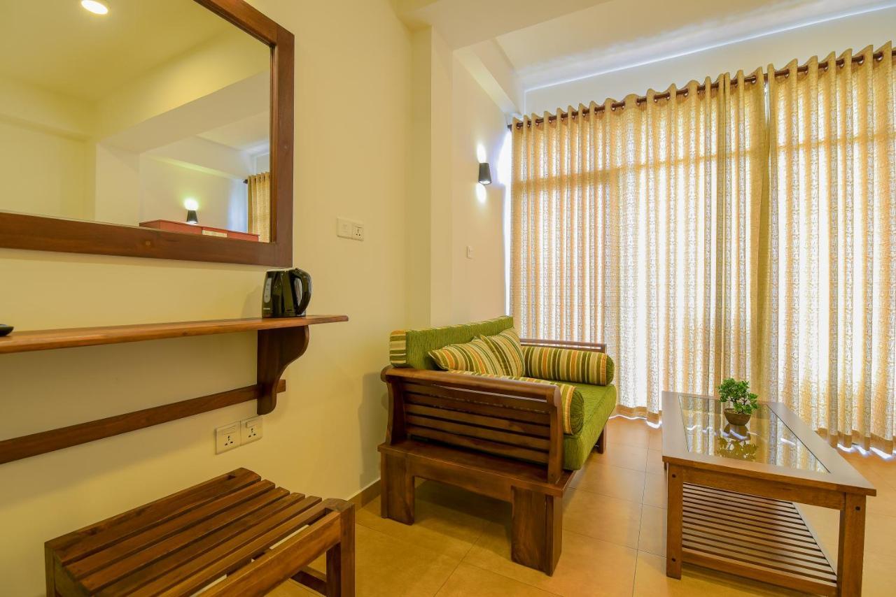 Chaaya Inn Hotel Хикадува Екстериор снимка