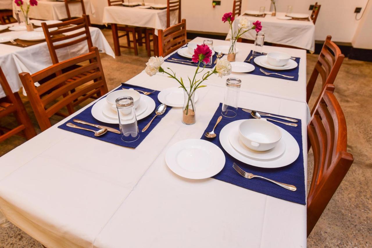 Chaaya Inn Hotel Хикадува Екстериор снимка