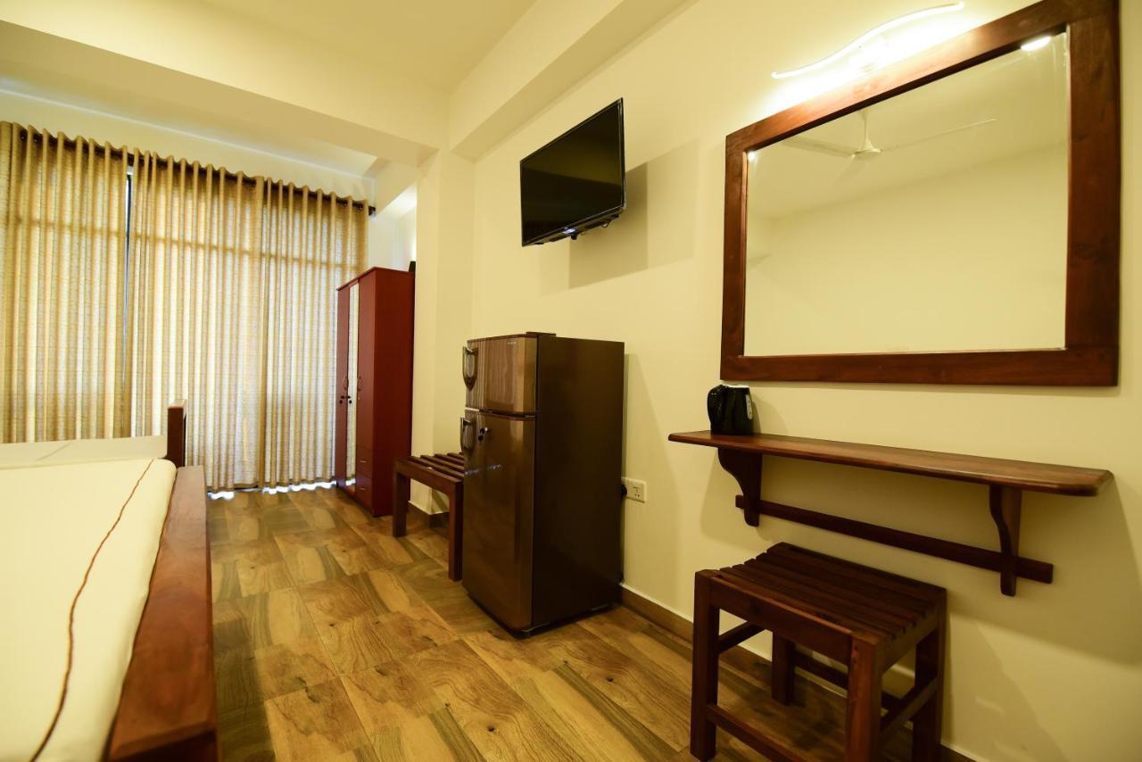 Chaaya Inn Hotel Хикадува Екстериор снимка