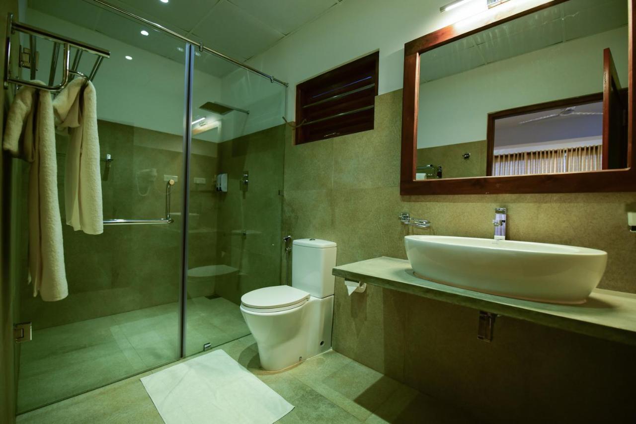 Chaaya Inn Hotel Хикадува Екстериор снимка