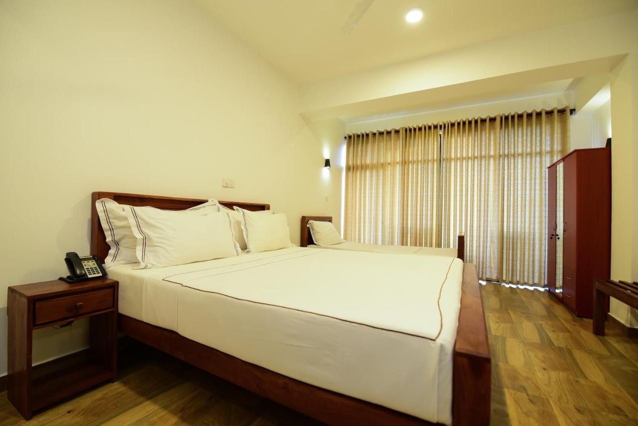 Chaaya Inn Hotel Хикадува Екстериор снимка