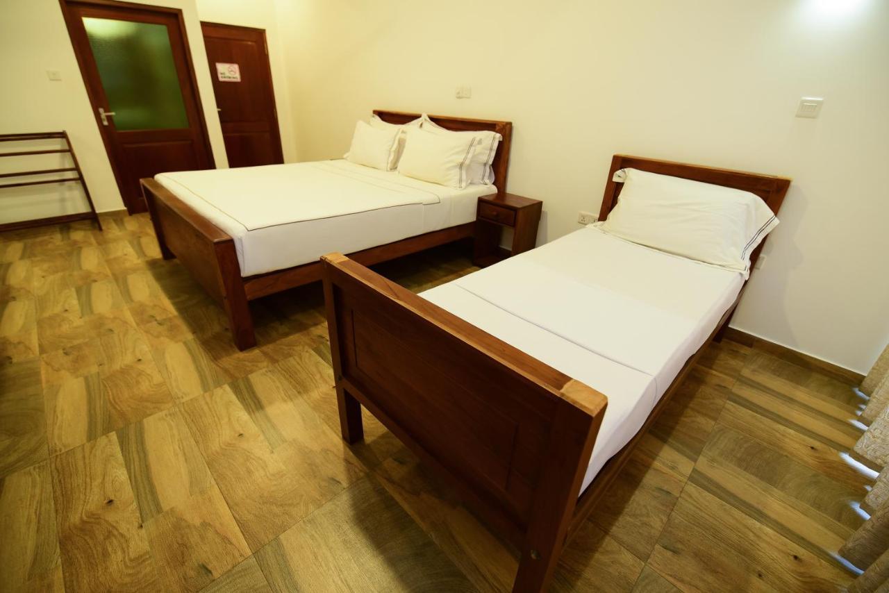 Chaaya Inn Hotel Хикадува Екстериор снимка