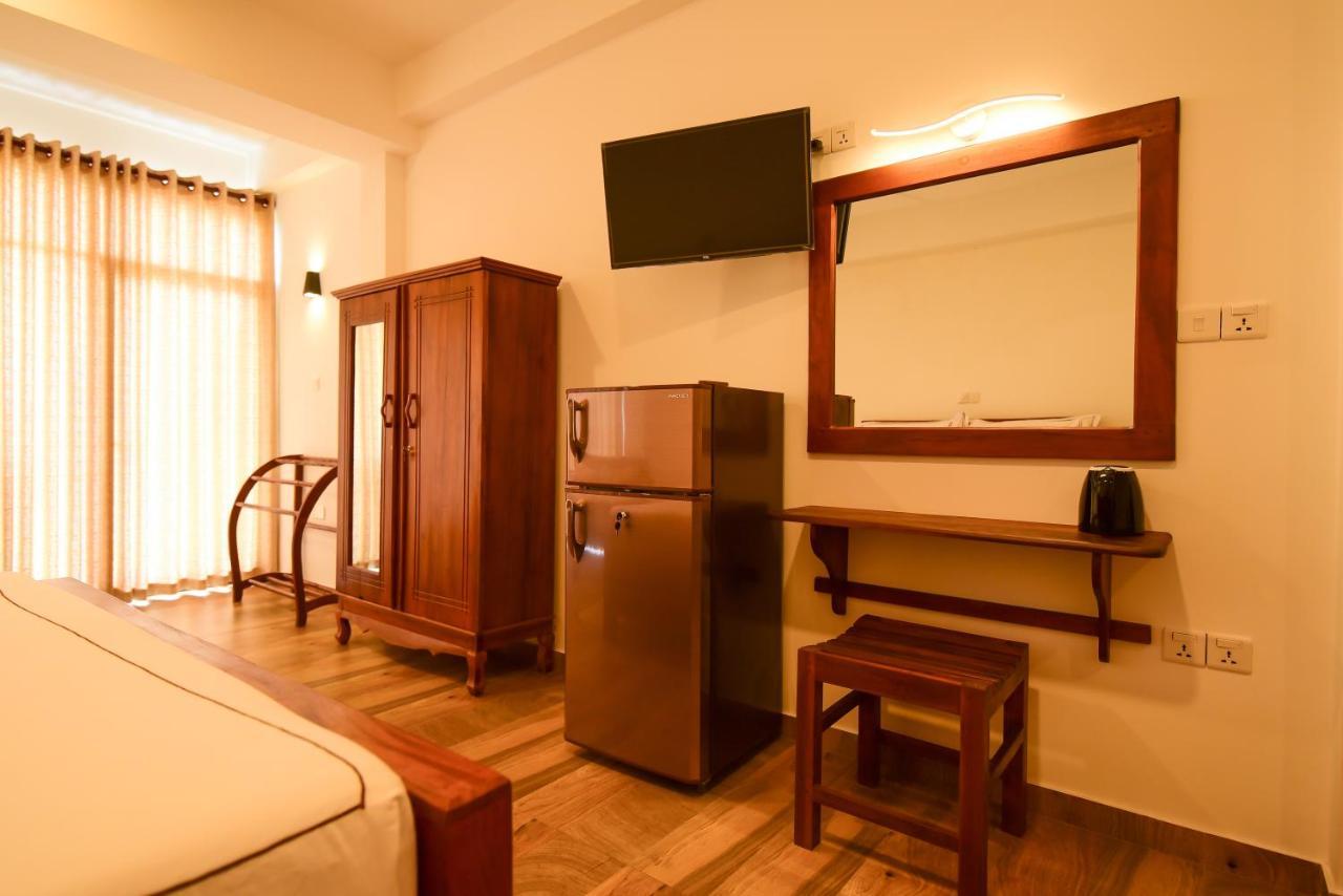 Chaaya Inn Hotel Хикадува Екстериор снимка